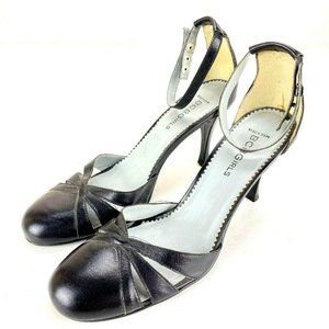 BCBGirls Women's 7.5 Heels Black Leather Strap